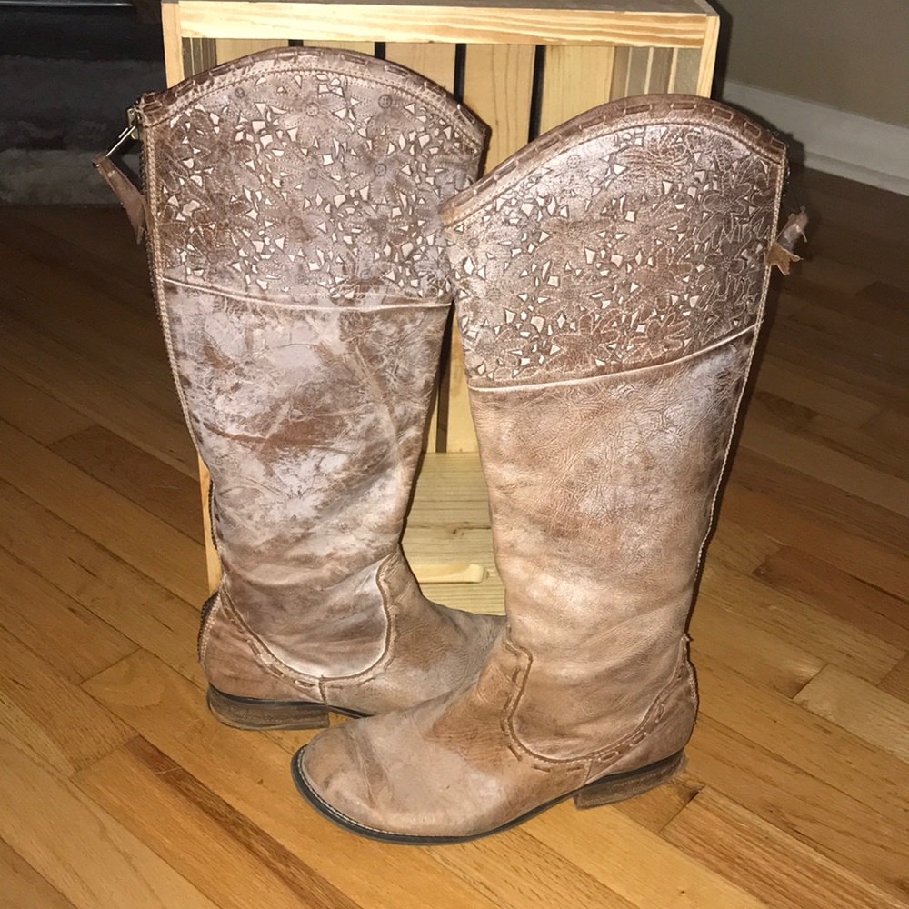 Corral lazer cut top beautiful leather boots 8 1/2